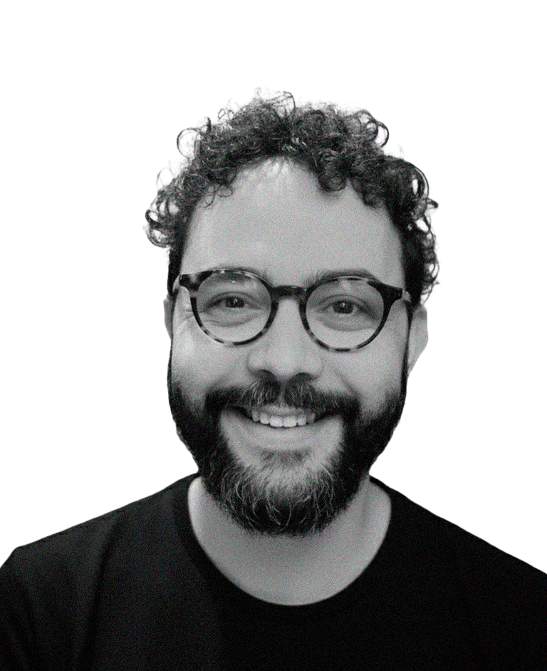 Retrato animado de Lucas Amorim, de óculos, em preto e branco